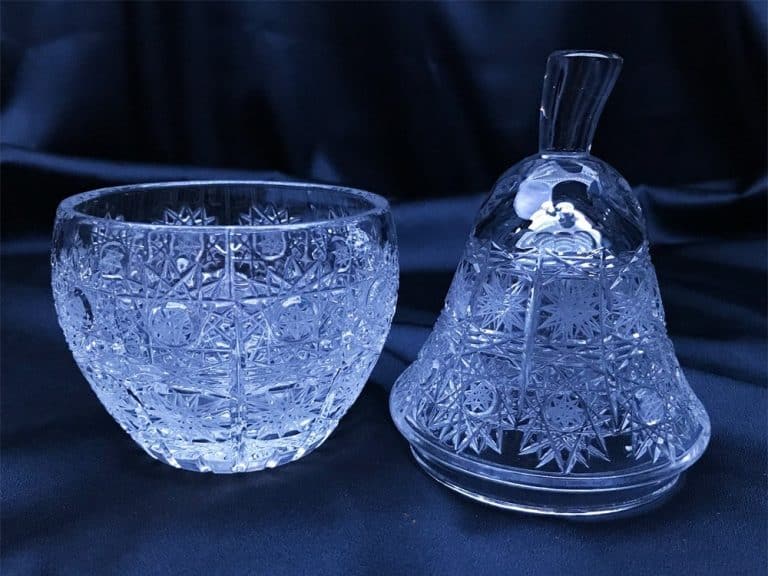 16,5 cm-es kristály vágott körteüveg fedővel