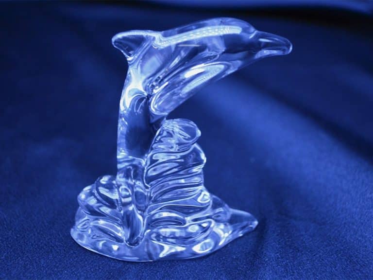 Kristálycsiszolású dekoratív delfin 6,8 cm