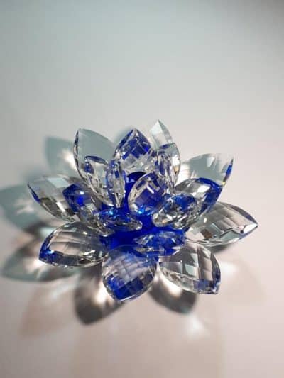 Krištálový brúsený lotosový kvet modrý 15 cm