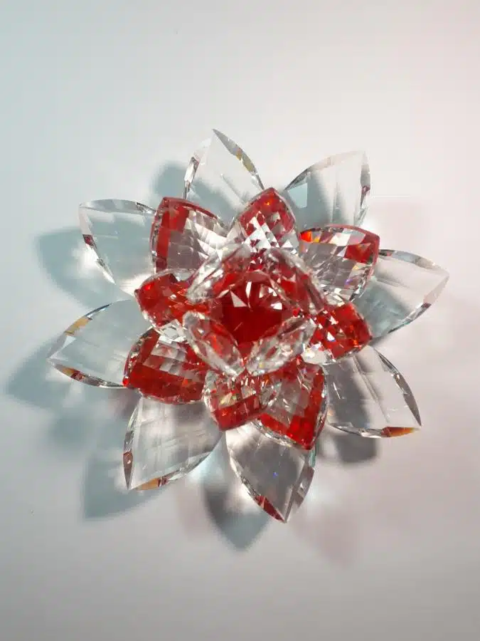 Krištálový brúsený lotosový kvet červený 15 cm