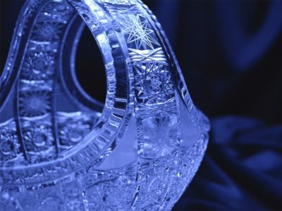 Krištálový brúsený dekoratívny košík 20 cm