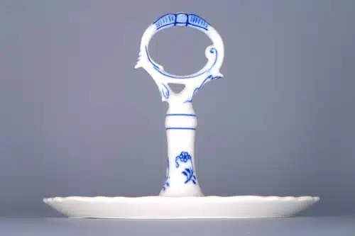 Cibulák – Podnos guľatý 21 cm s rukoväťou na soľničku, koreničku a dózu na špáradlá – originál cibuľový porcelán 1. akosť