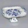 Cibulák – Podnos Aigar 30 x 25 cm na nohe – originál cibuľový porcelán 1. akosť