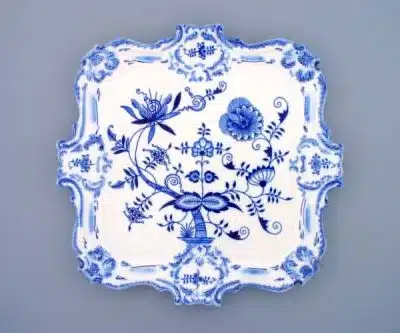 Cibulák – Podnos reliéfny s uškami 35 x 35 cm – originálny cibuľový porcelán 1. akosť