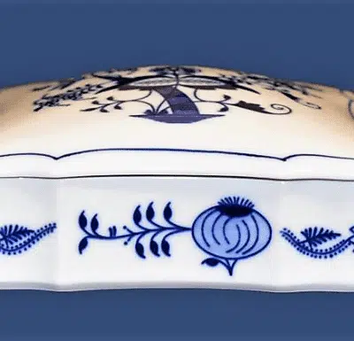 Cibulák – Dóza bonboniera 15,8 x 15,8 cm – originál cibuľový porcelán 1. akosť