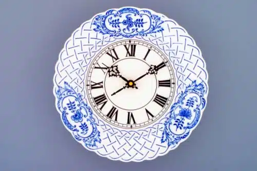 Cibulák – Hodiny reliéfne 24 cm – originál cibuľový porcelán 1. akosť