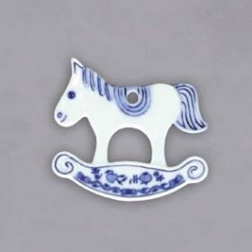 Cibulák – Vianočná ozdoba – húpací koník 8,9 cm – originál cibuľový porcelán 1. akosť